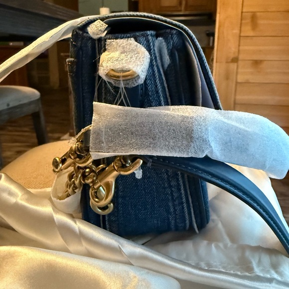 Coach - Picture 3 of 4